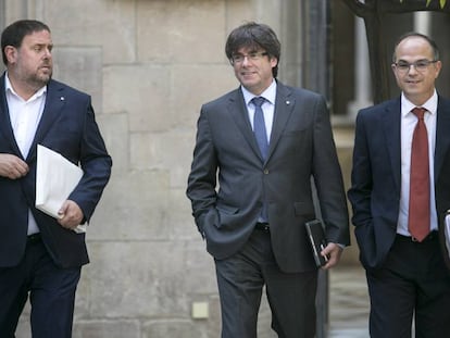 Oriol Junqueras, Carles Puigdemont y Jordi Turull acuden a la reuni&oacute;n del Gobierno. 