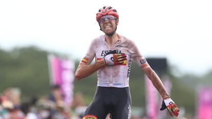 David Valero celebrating his third-place finish in the mountain biking Men's Cross Country Final on Monday.