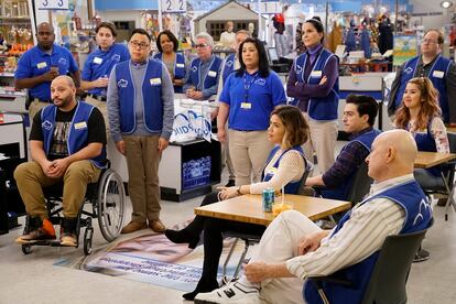 SUPERSTORE -- "Integrity Award" Episode 218 -- Pictured: (l-r) Colton Dunn as Garrett, Nico Santos as Mateo, Kaliko Kauahi as Sandra, America Ferrera as Amy, Ben Feldman as Jonah, Nichole Bloom as Cheyenne, Danny Gura as Elias -- (Photo by: Greg Gayne/NBC)