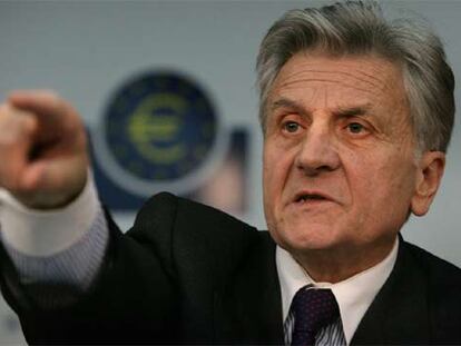 Jean-Claude Trichet, durante la conferencia de prensa donde explica la subida de tipos decidida por el BCE.
