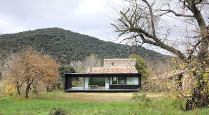 Masía en Olot (Girona), diseño de Bet Capdeferro y Ramón Bosch.