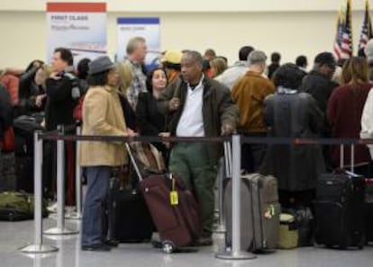 Pasajeros esperan para abordar este martes 26 de noviembre de 2013, en el aeropuerto Hartsfield-Jackson Atlanta International Airport en Atlanta, Georgia (EE.UU.).