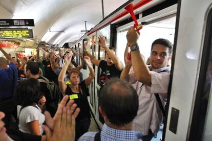 Protesta de trabajadores del metro en Barcelona.