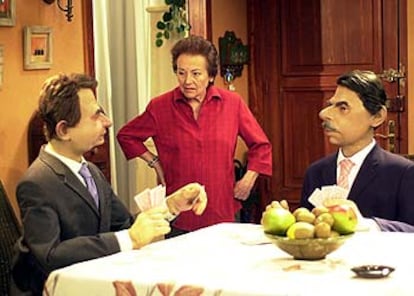 Amparo Baró, junto a los guiñoles de José Luis Rodríguez Zapatero y José María Aznar.