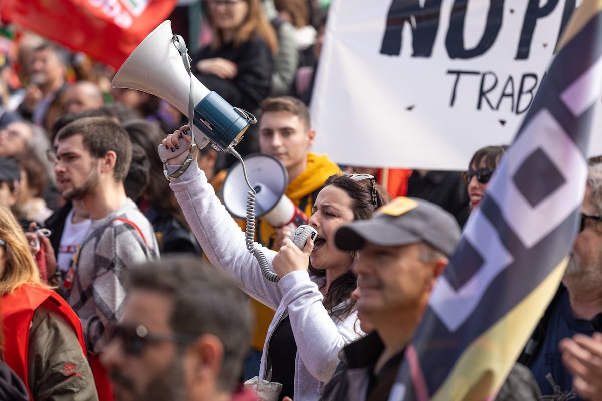 Miles de personas se manifiestan en Barcelona a favor de la reducción ...