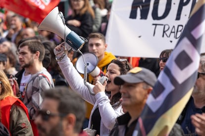 Manifestacin organizada por UGT y CCOO para la reduccin de la jornada laboral, este martes en Barcelona.