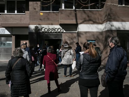 Una oficina de Correos en Barcelona, en una imagen de archivo.