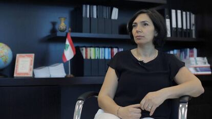 Sonia al-Khoury, funcionaria del Ministerio de Educación libanés, en su despacho en Beirut (Líbano).