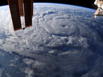 Imagen del huracán 'Genevieve', formado en agosto de 2020, desde la Estación Espacial Internacional.