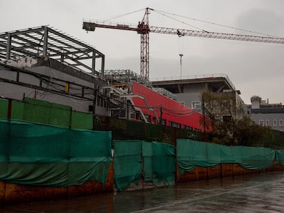 Un área con obras en construcción en la ciudad de Santiago, Chile, en mayo de 2024
