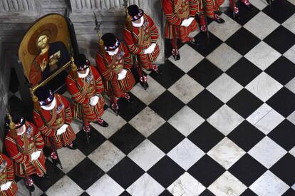 Conmemoración del 90 aniversario de Reina Elizabeth II de Gran Bretaña en la Catedral de San Pablo en Londres.