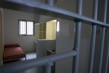 Una de las celdas de la cárcel de Brians 2 , en Sant Esteve Sesrovires.