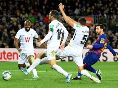 El Barcelona mejora su juego, personificado en Busquets, pero pierde remate, reducido a un gol del argentino en el estreno del técnico cántabro ante el Granada