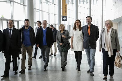 En el centro, Joan Rib&oacute; y Manuela Carmena, a su llegada a las jornadas municipalistas.