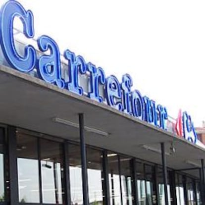 Exterior de un hipermercado del grupo de distribución francés Carrefour
