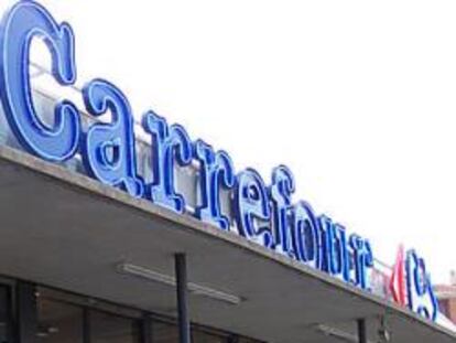 Exterior de un hipermercado del grupo de distribución francés Carrefour