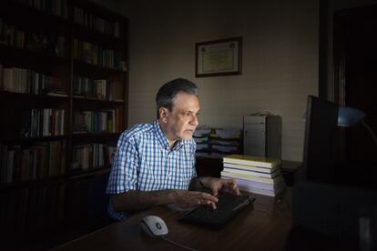 Jesús Guillera, en su casa de Zaragoza.