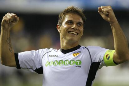 Valencia forward Joaquín celebrates his goal against Bursaspor.
