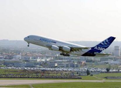 A pesar de su mayor tamaño y la potencia de los motores, el A-350 puede operar en cualquier aeropuerto donde lo haga el <i>jumbo</i> B-747, con menos ruido.