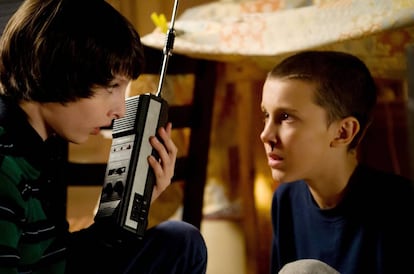 Los actores Finn Wolfhard (14 años) y Millie Bobby Brown (13 años) interpretan a Mike y Once en 'Stranger things'.