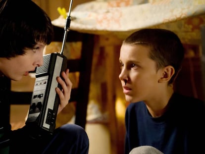 Los actores Finn Wolfhard (14 años) y Millie Bobby Brown (13 años) interpretan a Mike y Once en 'Stranger things'.