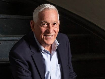 O jornalista e biógrafo Walter Isaacson, em sua casa de Nova Orleans, onde nasceu e mora.