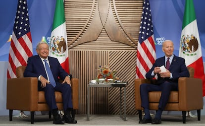 Andrés Manuel López Obrador y Joe Biden en el centro de convenciones Moscone de San Francisco.