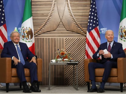 Andrés Manuel López Obrador y Joe Biden en el centro de convenciones Moscone de San Francisco.