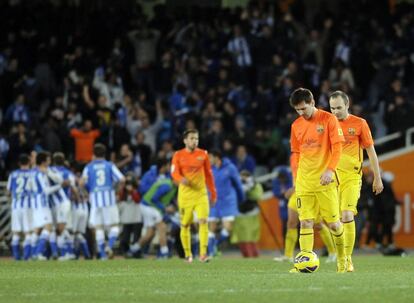 Messi e Iniesta después de que su equipo encajase el tercer gol de la Real.