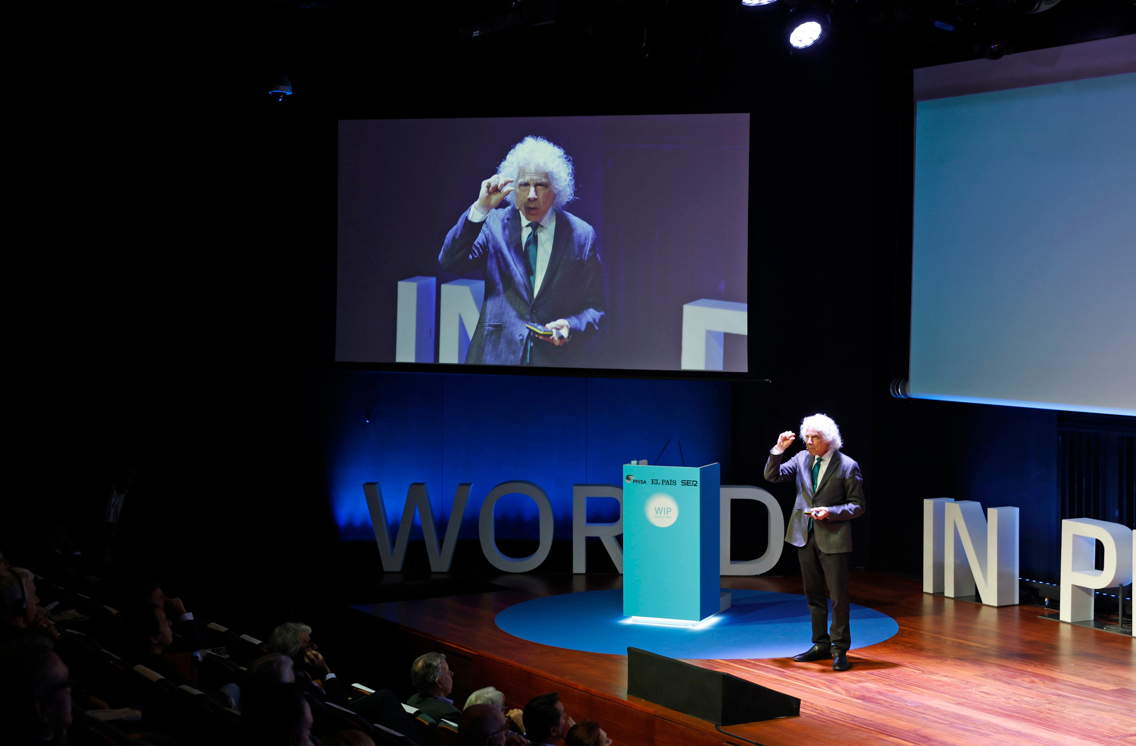  Steven Arthur Pinker, psicólogo experimental y científico cognitivo, experto en la psicología evolucionista., durante su ponencia en el Foro World In Progress.