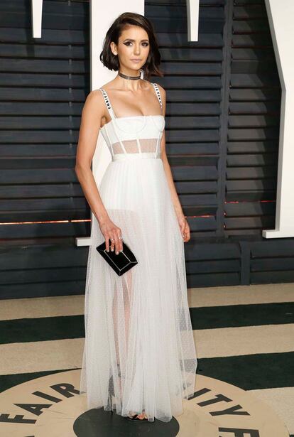 La actriz Nina Dobrev, de Dior.