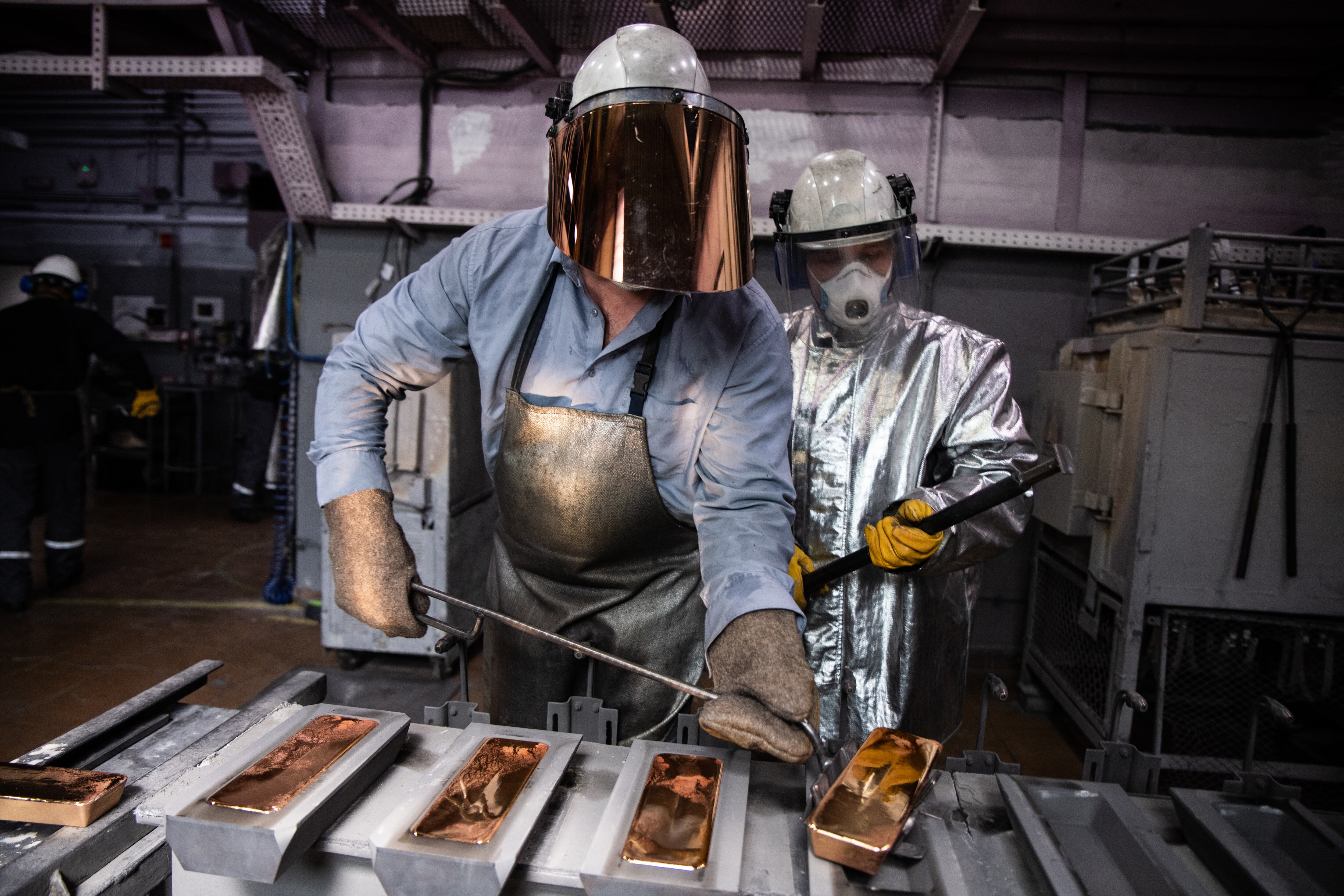 El precio del oro se ha disparado este año y los analistas creen que llegará a los 3.000 dólares en 2025