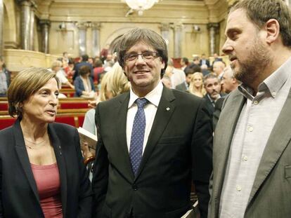 Puigdemont, Forcadell y Junqueras al Parlament .