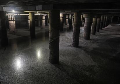 Estancias del tanque de tormentas de Arroyofresno, el mayor del mundo por su capacidad, comparable a ocho estadios Bernabéu. 