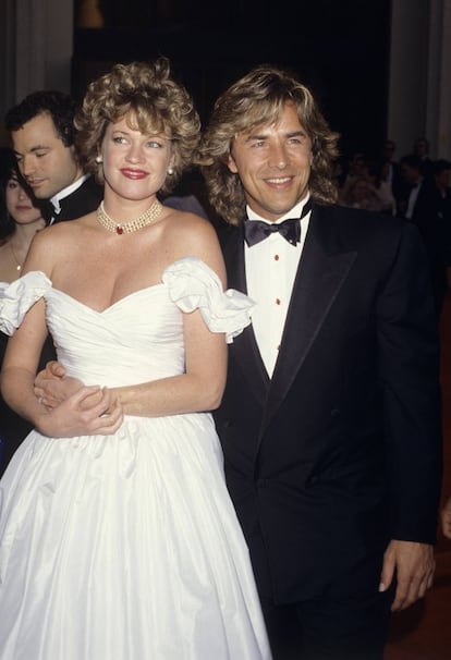 Melanie Grifftih y Don Johnson estuvieron casados en 1976 solo seis meses y se volvieron a casar en 1989. De su matrimonio, que terminó en 1996, nació la actriz Dakota Johsnon, protagonista de la saga de Cincuenta sombras de Grey. 