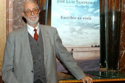 El escritor José Luis Sampedro.