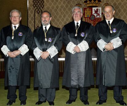 De izquierda a derecha, Pascual Sala, Manuel Aragón, Ramón Rodríguez Arribas y Pablo Pérez Tremps.