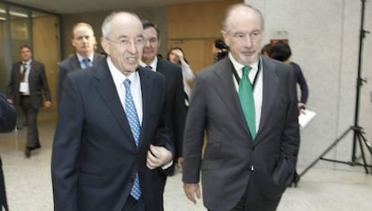 El exgobernador del Banco de España, Miguel Ángel Fernández Ordóñez, y el expresidente de Bankia, Rodrigo Rato en una jornada financiera en 2010.