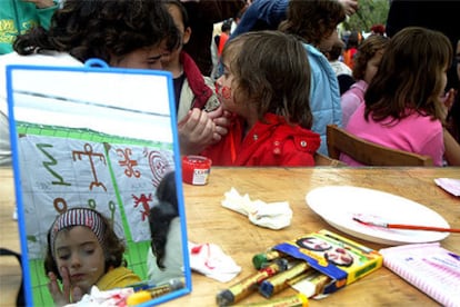 Los niños tuvieron buena parte del protagonismo de la fiesta de Intermón celebrada en el Moll de la Fusta de Barcelona.