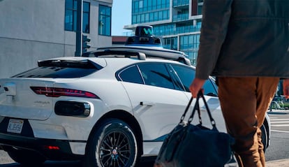 Uso de un robotaxi de Waymo
