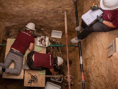 Las labores de exhumación en la fosa 112 de Paterna