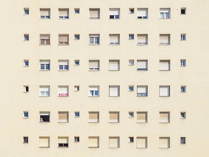 'Living in cubicles', perfección geométrica de un bloque de viviendas en Barcelona.