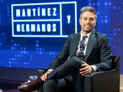 Dani Martínez, en el plató de su nuevo programa, 'Martínez y hermanos'.