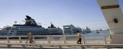 Imagen del puerto de Barcelona, que registró el año pasado la cifra récord de 1,7 millones de cruceristas.