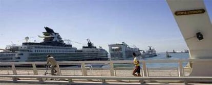 Imagen del puerto de Barcelona, que registró el año pasado la cifra récord de 1,7 millones de cruceristas.
