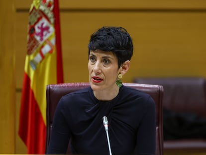 La ministra de Inclusión, Seguridad Social y Migraciones, Elma Saiz, en la comisión de Inclusión, Seguridad Social y Migraciones del Senado este jueves.