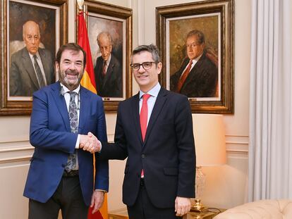 El ministro de Presidencia, Justicia y Relaciones con las Cortes, Félix Bolaños, reunido con el presidente por suplencia del Consejo General del Poder Judicial, Vicente Guilarte, en la propia sede del Consejo el 24 de noviembre en Madrid.