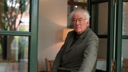 Seamus Heaney, poeta irlandes Premio Nobel de Literatura, fotografiado en la Residencia de Estudiantes de Madrid en 2003.