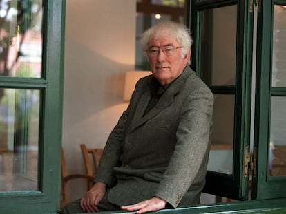 Seamus Heaney, poeta irlandes Premio Nobel de Literatura, fotografiado en la Residencia de Estudiantes de Madrid en 2003.