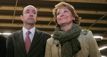 Manuel Lamela con Esperanza Aguirre en 2008.